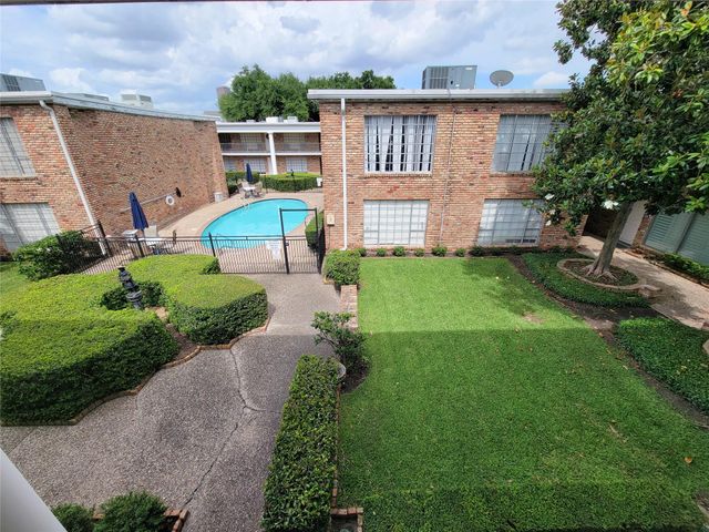 2101 Fountain View Drive 24C, Houston, TX 77057