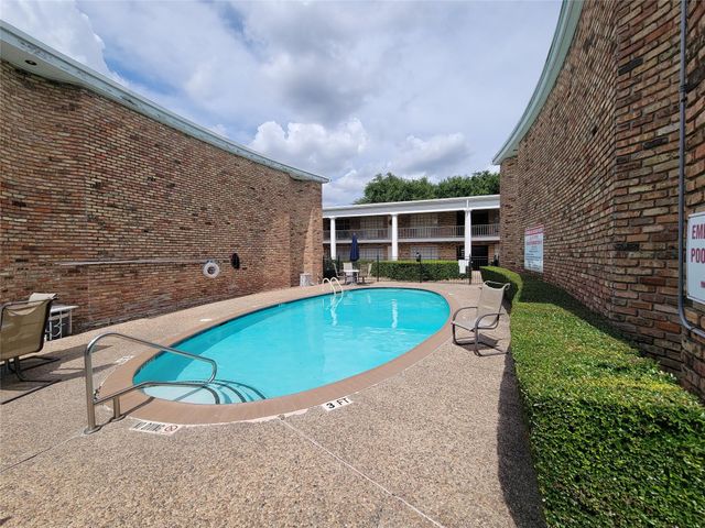 2101 Fountain View Drive 24C, Houston, TX 77057