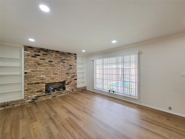 2101 Fountain View Drive 24C, Houston, TX 77057