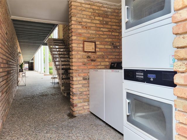 2101 Fountain View Drive 24C, Houston, TX 77057