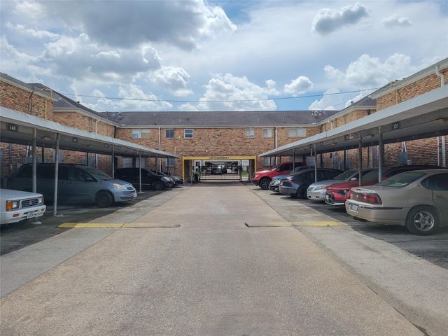 2101 Fountain View Drive 24C, Houston, TX 77057