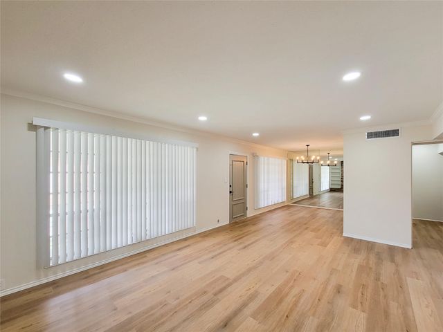 2101 Fountain View Drive 24C, Houston, TX 77057