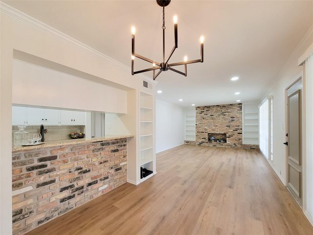 2101 Fountain View Drive 24C, Houston, TX 77057