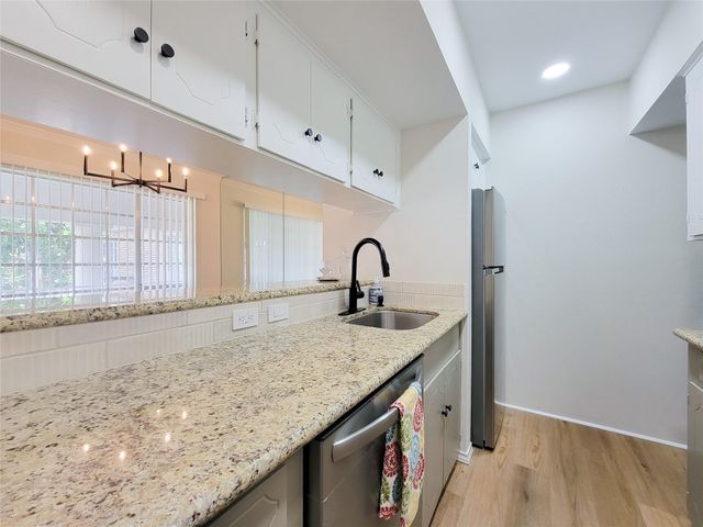 2101 Fountain View Drive 24C, Houston, TX 77057