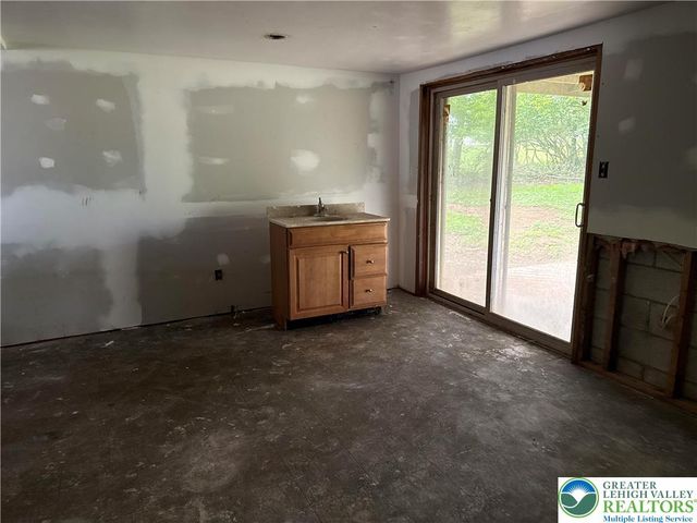 1047 Monroe Street, Freemansburg Boro, PA 18017