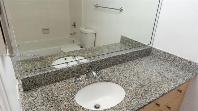 2406 Centergate Dr 201, Miramar, FL 33025
