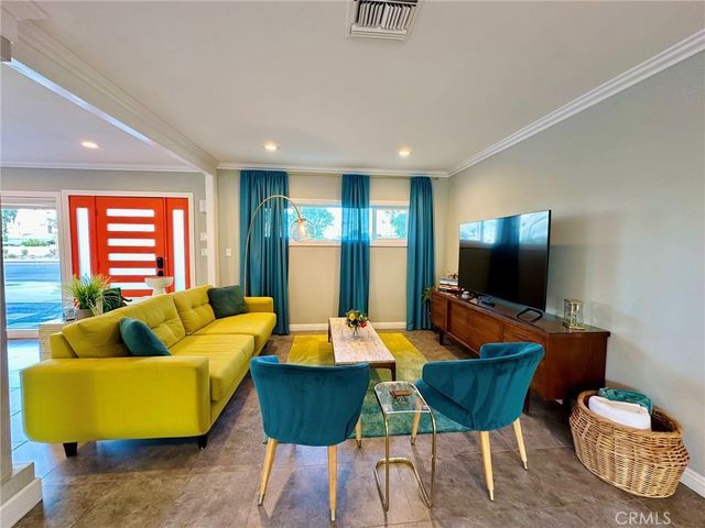 1331 S Sunrise Way, Palm Springs, CA 92264