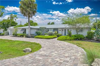 8719 Crest LN, Fort Myers, FL 33907