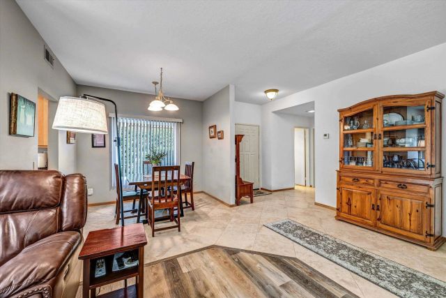 2334 Summerhill Dr, Encinitas, CA 92024