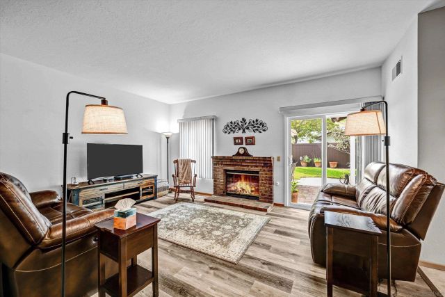 2334 Summerhill Dr, Encinitas, CA 92024