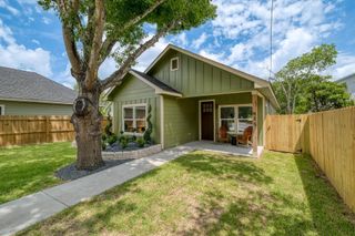 815 Fir LN, Lockhart, TX 78644