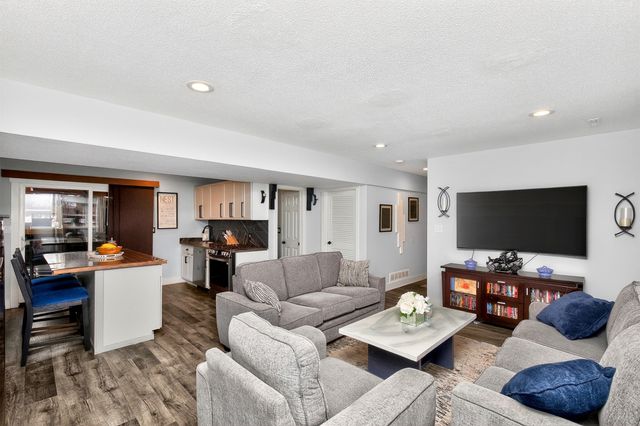 10448 Donna Bella None, Clive, IA 50325