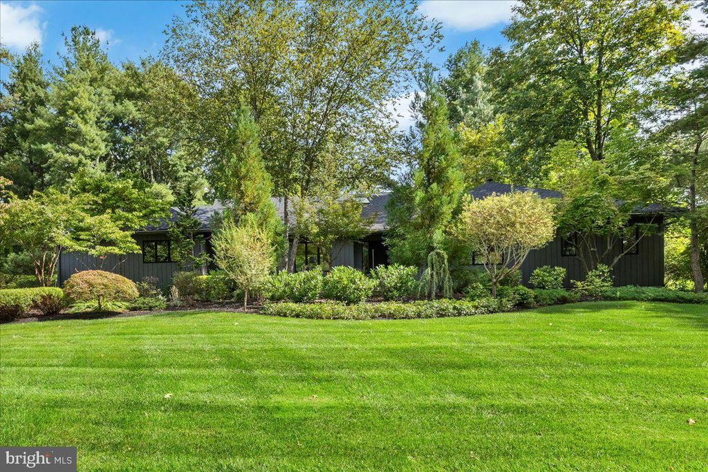 8 DEER RUN, Princeton, NJ 08540 — exterior