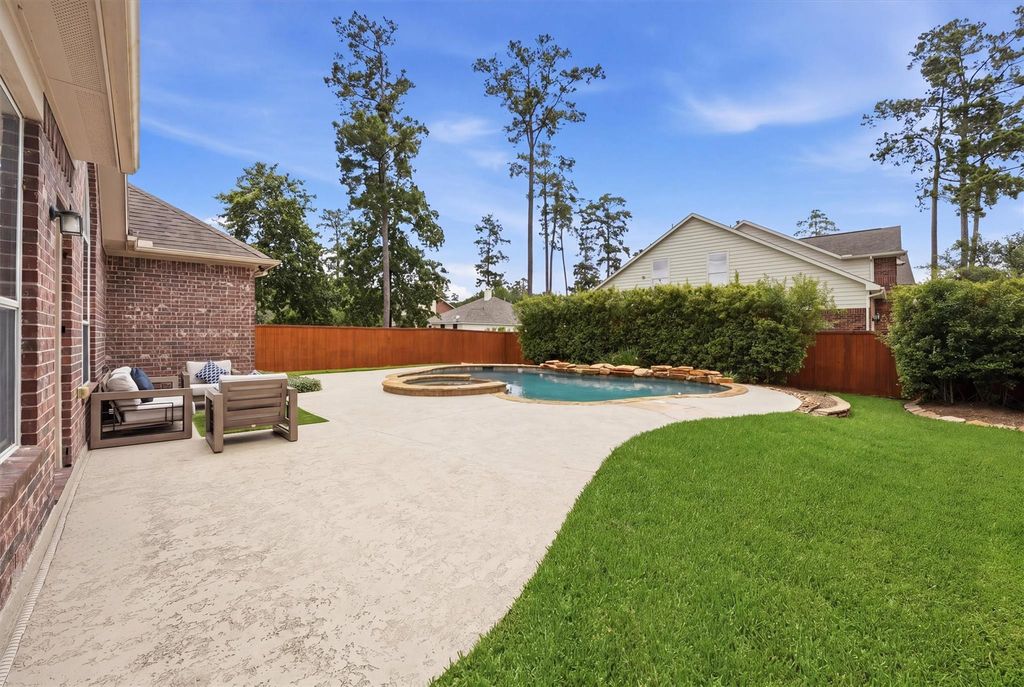 115 S Rocky Point Circle, The Woodlands, TX 77389