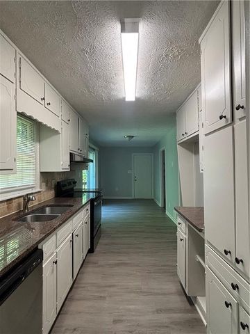 141 Summit View Dr, Mcdonough, GA 30253