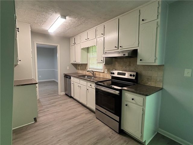 141 Summit View Dr, Mcdonough, GA 30253