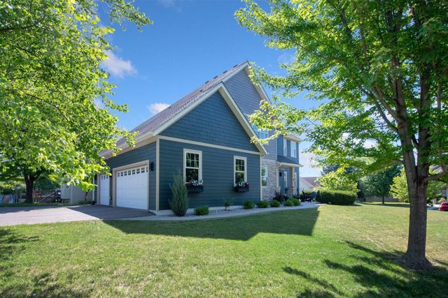 1879 Sandbar Circle, Waconia, MN 55387