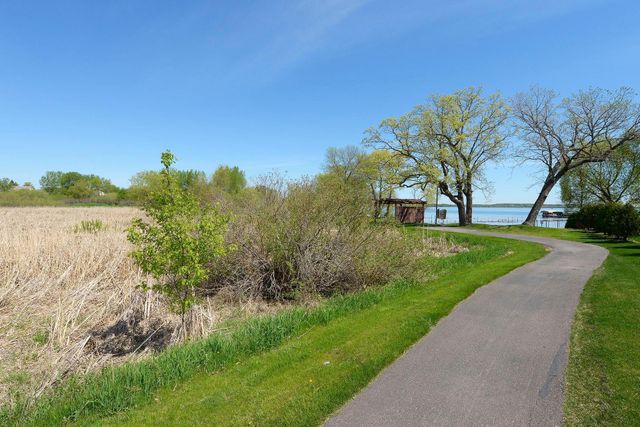 1879 Sandbar Circle, Waconia, MN 55387