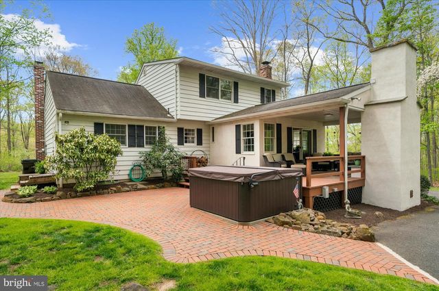 2942 BAAS RD, Green Lane, PA 18054