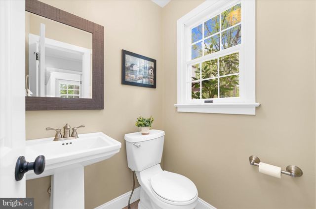 2942 BAAS RD, Green Lane, PA 18054