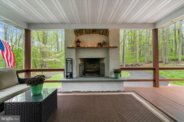 2942 BAAS RD, Green Lane, PA 18054
