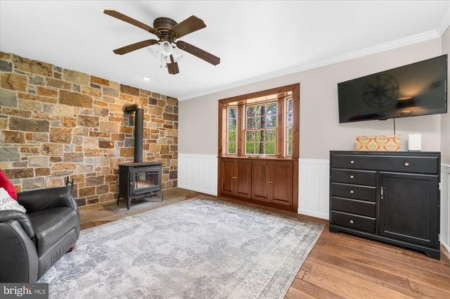 2942 BAAS RD, Green Lane, PA 18054