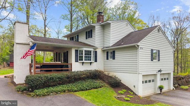 2942 BAAS RD, Green Lane, PA 18054