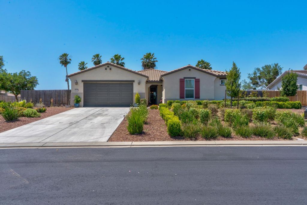 Image 2 of property listing at 13020 Ridgewood Way, Chowchilla, CA 93610