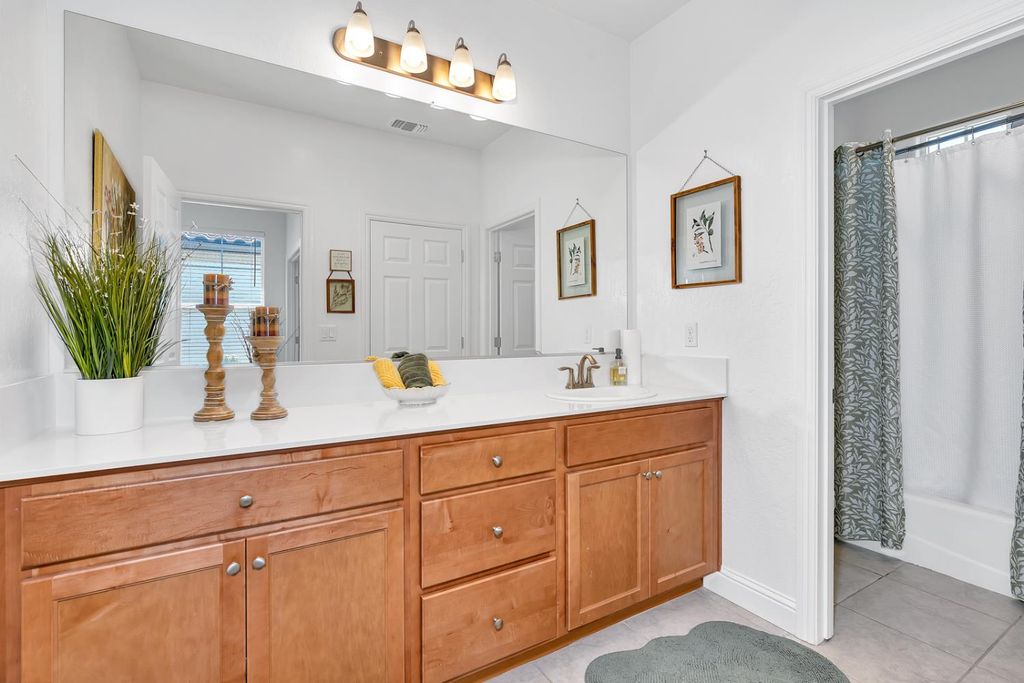 Image 21 of property listing at 13020 Ridgewood Way, Chowchilla, CA 93610