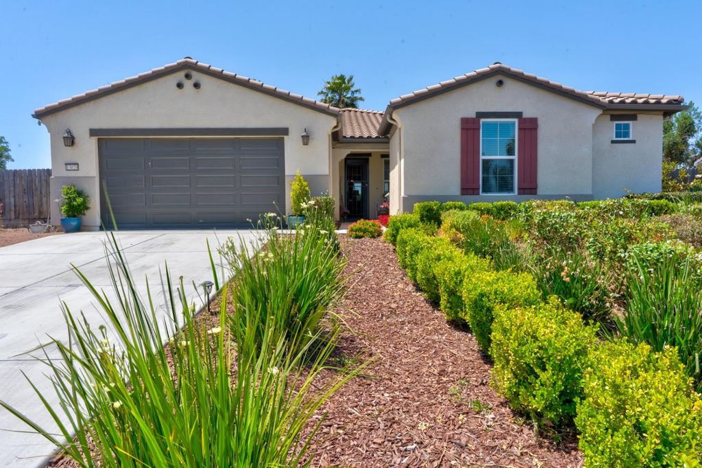 Image 3 of property listing at 13020 Ridgewood Way, Chowchilla, CA 93610
