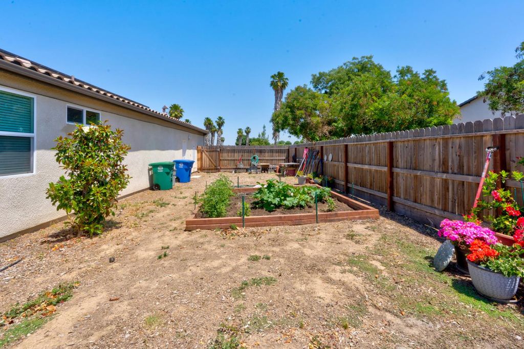 Image 39 of property listing at 13020 Ridgewood Way, Chowchilla, CA 93610
