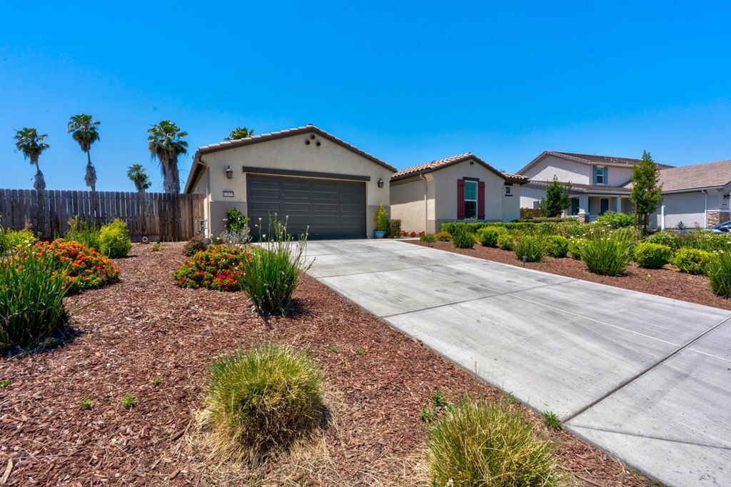 Image 6 of property listing at 13020 Ridgewood Way, Chowchilla, CA 93610