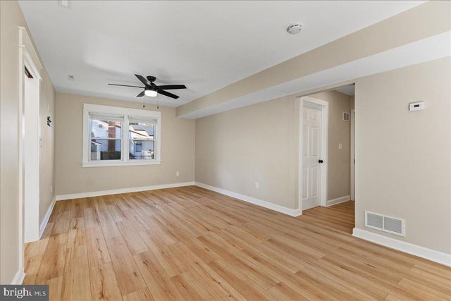 15 LESHIN LN, Hightstown, NJ 08520