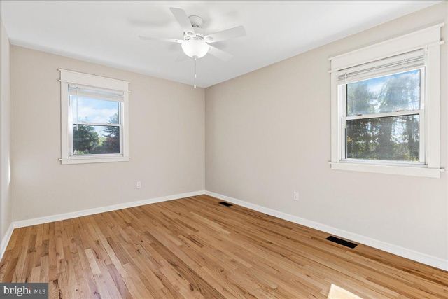 15 LESHIN LN, Hightstown, NJ 08520