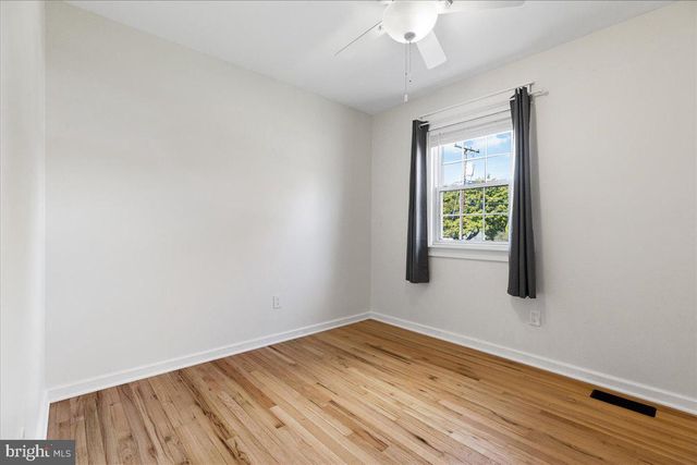 15 LESHIN LN, Hightstown, NJ 08520