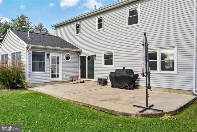 15 LESHIN LN, Hightstown, NJ 08520