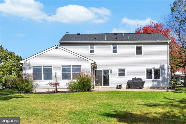 15 LESHIN LN, Hightstown, NJ 08520