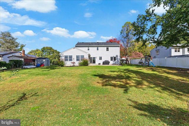 15 LESHIN LN, Hightstown, NJ 08520
