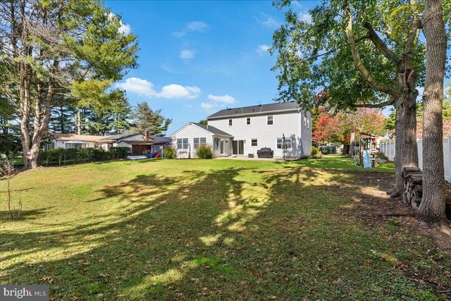 15 LESHIN LN, Hightstown, NJ 08520