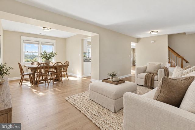 15 LESHIN LN, Hightstown, NJ 08520