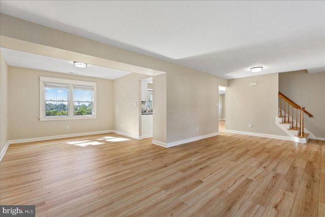 15 LESHIN LN, Hightstown, NJ 08520