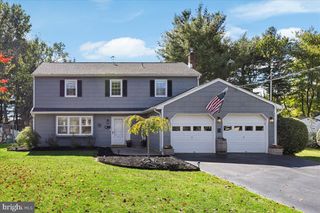 15 LESHIN LN, Hightstown, NJ 08520