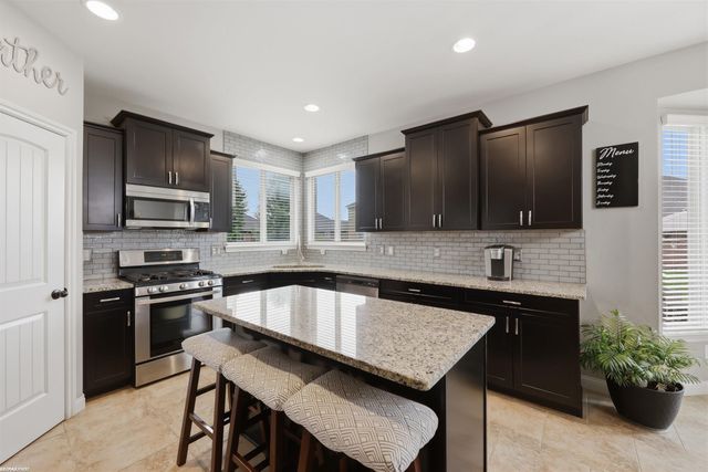 55300 Azinger Drive, Macomb, MI 48042