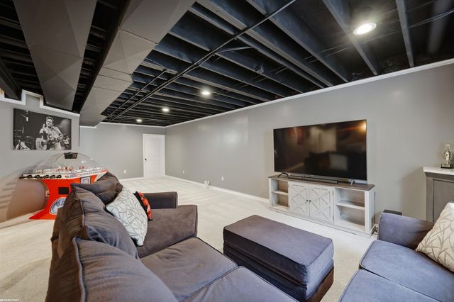 55300 Azinger Drive, Macomb, MI 48042