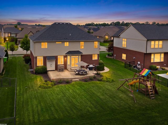 55300 Azinger Drive, Macomb, MI 48042