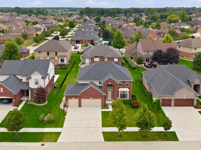 55300 Azinger Drive, Macomb, MI 48042