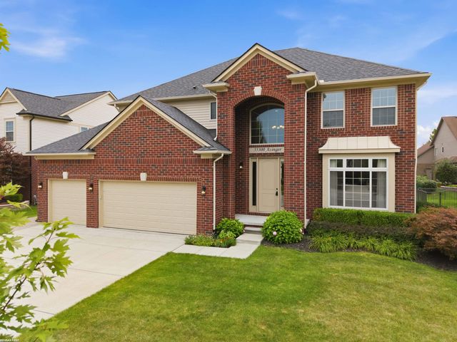 55300 Azinger Drive, Macomb, MI 48042