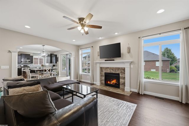 55300 Azinger Drive, Macomb, MI 48042