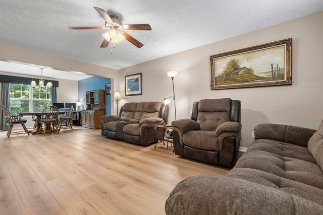 141 Meadow View Way, Georgetown, KY 40324