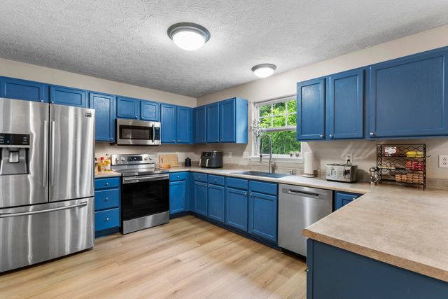 141 Meadow View Way, Georgetown, KY 40324